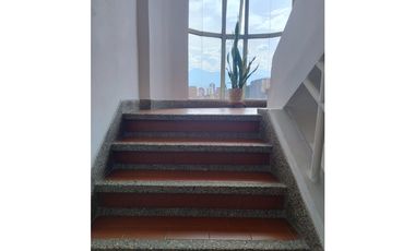 COMPRA AMPLIO APARTAMENTO EN SUPER UBICACION EN LAURELES