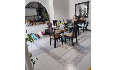 COMPRA AMPLIO APARTAMENTO EN SUPER UBICACION EN LAURELES