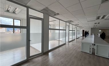 ARRIENDO OFICINA 330 m2 SEMI AMOBLADA  ZONA FINANCIERA CALLE 72