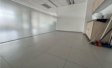 ARRIENDO OFICINA 330 m2 SEMI AMOBLADA  ZONA FINANCIERA CALLE 72