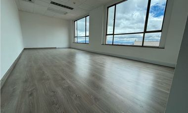 ARRIENDO OFICINA 330 m2 SEMI AMOBLADA  ZONA FINANCIERA CALLE 72