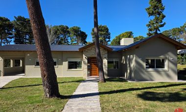Casa en Venta - Barrio lamos - A Estrenar - Moderna y Luminosa