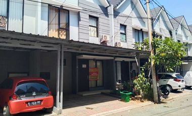 Dikontrakkan Rumah 2 Lantai di Pusat Kota Karawang
