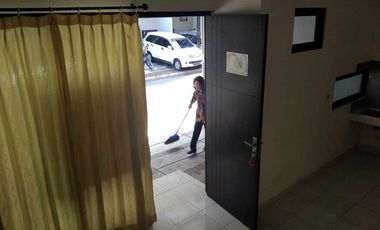 Dikontrakkan Rumah 2 Lantai di Pusat Kota Karawang