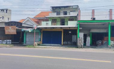 RUMAH DAN TOKO 3 LANTAI DI DESA JABON, MOJOANYAR MOJOKERTO