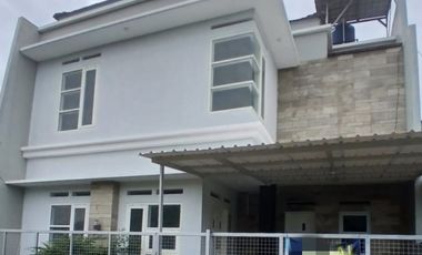 Rumah rapi siap huni di jalan pembangunan dekat CSB Mall