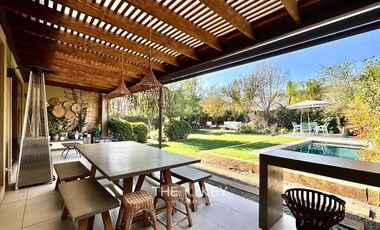 Casa en Venta en Av. Jose Rabat - Cond. Los Robles