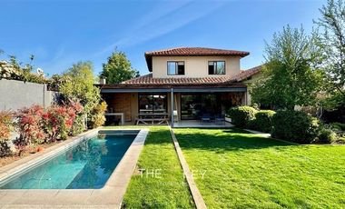 Casa en Venta en Av. Jose Rabat - Cond. Los Robles