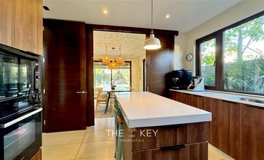 Casa en Venta en Av. Jose Rabat - Cond. Los Robles