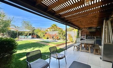 Casa en Venta en Av. Jose Rabat - Cond. Los Robles