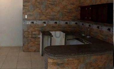 ¡Vivienda de lujo en venta con piscina y suites privadas!