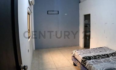 ¡Vivienda de lujo en venta con piscina y suites privadas!