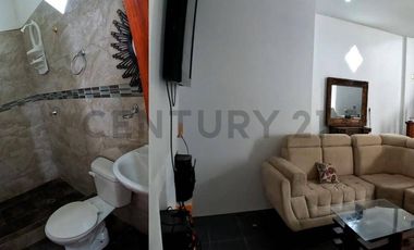 ¡Vivienda de lujo en venta con piscina y suites privadas!