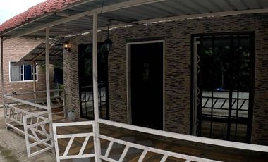 ¡Vivienda de lujo en venta con piscina y suites privadas!