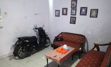 Dijual Cepat  Rumah Kampung Siap Huni Daerah Kemansen Krian