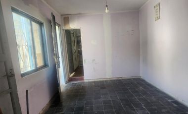 Casa en  Ovidio Lagos a metros de Av. Almafuerte