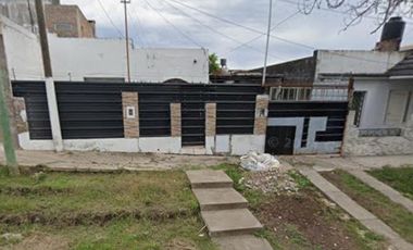 Casa en  Ovidio Lagos a metros de Av. Almafuerte