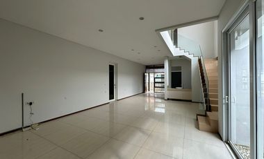 rumah mewah seteran tengah kota SIAP HUNI