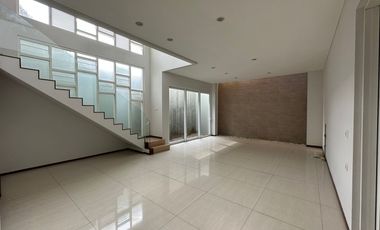 rumah mewah seteran tengah kota SIAP HUNI