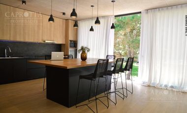 Casa en  venta Costa Esmeralda barrio Deportivo con piscina impecable