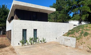 Casa en  venta Costa Esmeralda barrio Deportivo con piscina impecable