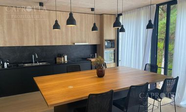 Casa en  venta Costa Esmeralda barrio Deportivo con piscina impecable