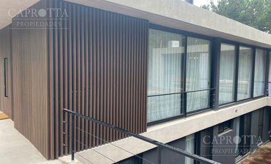 Casa en  venta Costa Esmeralda barrio Deportivo con piscina impecable