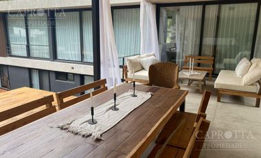 Casa en  venta Costa Esmeralda barrio Deportivo con piscina impecable