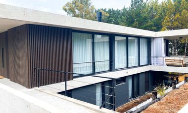 Casa en  venta Costa Esmeralda barrio Deportivo con piscina impecable