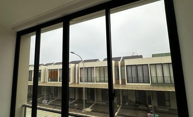 DISEWAKAN RUMAH CLUSTER CALIFORNIA MILENIAL PIK2 SEMIFURNISHED