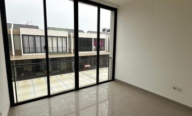 DISEWAKAN RUMAH CLUSTER CALIFORNIA MILENIAL PIK2 SEMIFURNISHED