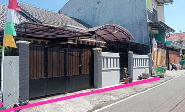 rumah luas bersih bagus dekat uns moewardi dr oen