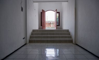 Disewakan Rumah 5 BR dekat Summarecon Bekasi