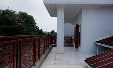 Disewakan Rumah 5 BR dekat Summarecon Bekasi