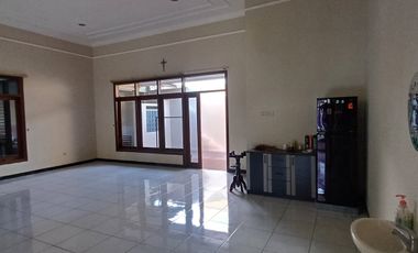 Rumah Besar Semi Furnise Dekat AKPOL Di Permata Semeru Siap Pakai