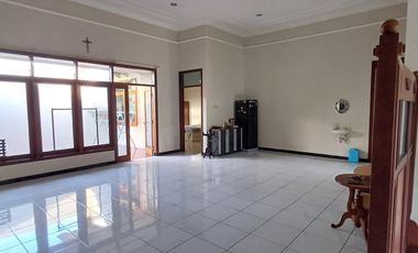Rumah Besar Semi Furnise Dekat AKPOL Di Permata Semeru Siap Pakai
