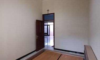 Rumah Besar Semi Furnise Dekat AKPOL Di Permata Semeru Siap Pakai