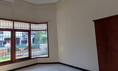 Rumah Besar Semi Furnise Dekat AKPOL Di Permata Semeru Siap Pakai