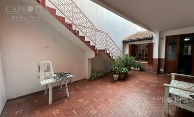 CASA EN VENTA LOTE PROPIO 8,66 X 26