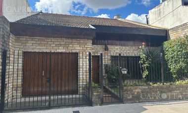 CASA EN VENTA LOTE PROPIO 8,66 X 26