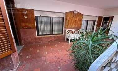 CASA EN VENTA LOTE PROPIO 8,66 X 26