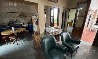 CASA EN VENTA LOTE PROPIO 8,66 X 26