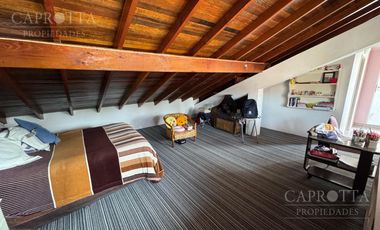 CASA EN VENTA LOTE PROPIO 8,66 X 26