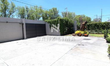 PRADERAS DE LA HACIENDA: Soberbia residencia con amplio jardín y alberca.