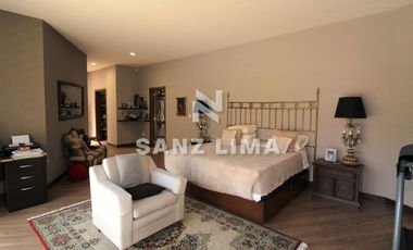 PRADERAS DE LA HACIENDA: Soberbia residencia con amplio jardín y alberca.