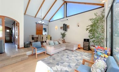 Casa en Venta en Julia Bernstein con Carlos Silva Vildosola