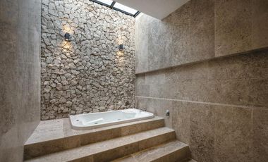 CASA EN VENTA MERIDA, PRIVADA MANANTIALES DE COCOYOLES, ENTREGA INMEDIATA.