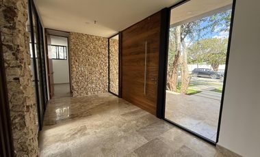 CASA EN VENTA MERIDA, PRIVADA MANANTIALES DE COCOYOLES, ENTREGA INMEDIATA.