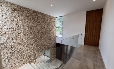 CASA EN VENTA MERIDA, PRIVADA MANANTIALES DE COCOYOLES, ENTREGA INMEDIATA.