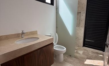 CASA EN VENTA MERIDA, PRIVADA MANANTIALES DE COCOYOLES, ENTREGA INMEDIATA.